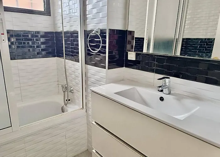 Con Piscina En * Адехе