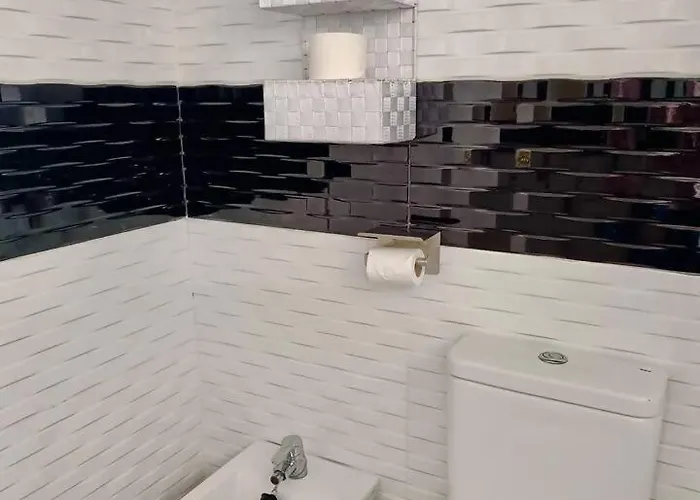 Con Piscina En * Адехе