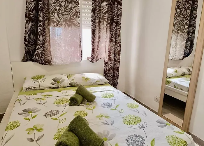 Con Piscina En Адехе