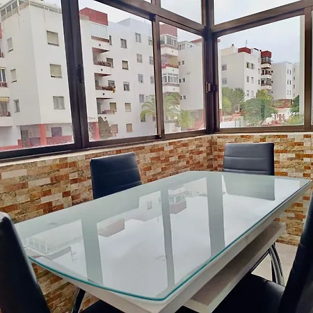 Con Piscina En 아데제