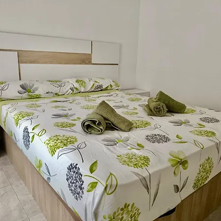 Con Piscina En * אדחה