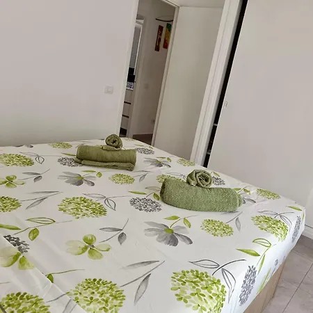 Con Piscina En Адехе