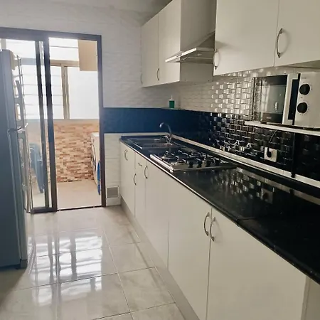 Con Piscina En דירה