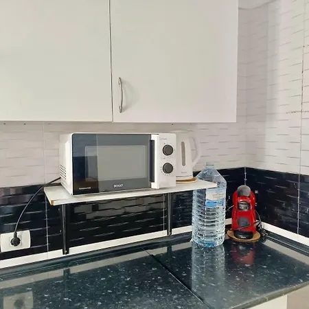 Con Piscina En אדחה