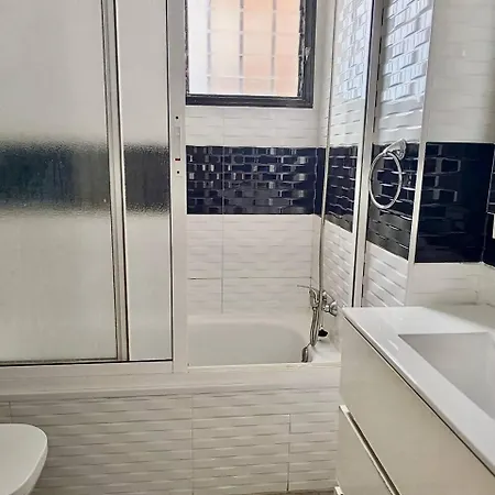 Con Piscina En 아파트 *